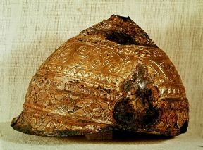 Arte celtica. Casco in rame, ferro e oro da Amfreville (Saint-Germain-en-Laye, MusÃ©e des AntiquitÃ©s Nationales).De Agostini Picture Library