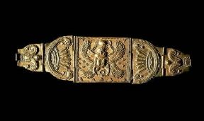 Fenici. Bracciale aureo proveniente da Tharros (Cagliari, Museo Archeologico).De Agostini Picture Library/C. Bevilacqua