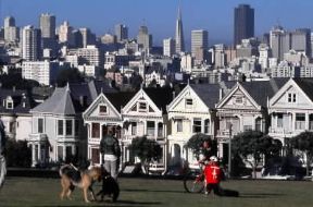 America. Veduta suggestiva di un quartiere in stile vittoriano nella cittÃ  di San Francisco in California.De Agostini Picture Library/ G. Sioen