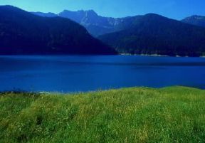 Friuli-Venezia Giulia. Il lago Sauris (Udine).De Agostini Picture Library/ 2 P