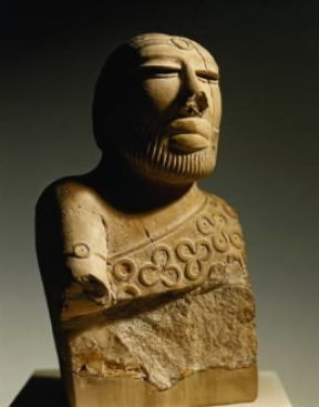 Indo. Busto in steatite del 're sacerdote' che porta un mantello a trifogli, un tempo ricopertiin pasta rossa (Karachi, National Museum).De Agostini Picture Library/A. Dagli Orti