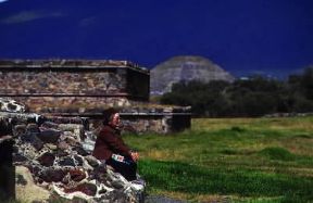 Messico. Scorcio di TeotihuacÃ¡n, CittÃ  di Messico.De Agostini Picture Library/S. Guitierrez