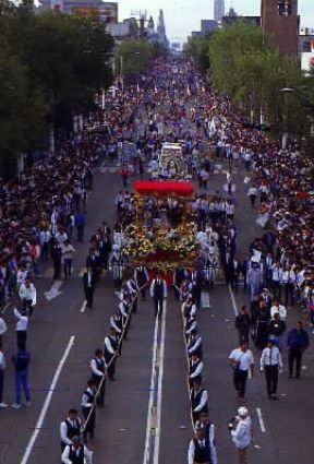 Messico. La sfilata che si tiene a Guadalajara, seconda cittÃ  del Paese, il 12 ottobre in occasione della festa di Nuestra SeÃ±ora de Zapopan.De Agostini Picture Library/S. Gutierrez