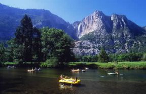 Parco Nazionale . Una veduta del Parco Nazionale di Yosemite (U. S. A.).De Agostini Picture Library/G. SioÃ«n