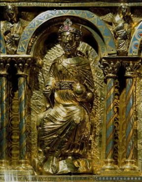 Oreficeria . Il sarcofago aureo di Carlo Magno conservato nella Cappella Palatina del duomo di Aquisgrana.De Agostini Picture Library/A. Dagli Orti