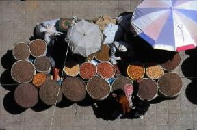 Yemen. Vendita di granaglie a San'a.De Agostini Picture Library/L. Romano