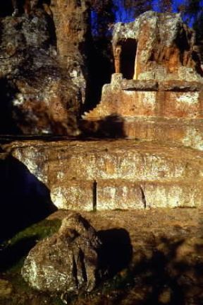 Sovana . La tomba rupestre Ildebranda (prima metÃ  del sec. III a. C.).De Agostini Picture Library/S. Vannini