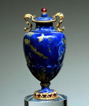 Glittica. Vaso in lapislazzuli e oro (Firenze, Museo degli Argenti).De Agostini Picture Library / A. Dagli Orti