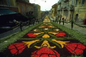 Italia . Un momento dell'Infiorata di Genzano (Roma).De Agostini Picture Library/C. Pozzoni