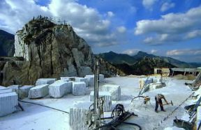 Toscana. Una cava di marmo presso le Alpi Apuane.De Agostini Picture Library/A. Vergani