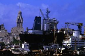 Uruguay. Veduta del porto di Montevideo.De Agostini Picture Library/S. Gutierrez