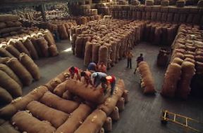 Uruguay. L'interno di un magazzino per la lana a Montevideo.De Agostini Picture Library/S. Gutierrez