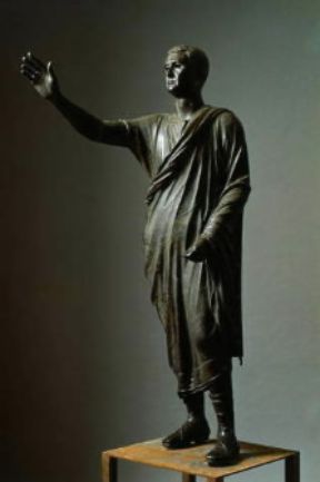 L'arringatore (Firenze, Museo Archeologico).De Agostini Picture Library/G. Nimatallah.