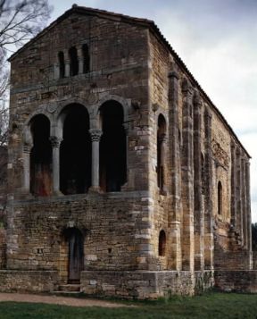 Asturie. Palazzo di giustizia di arte visigota (sec. IX) presso Santa Maria de Naranco.De Agostini Picture Library/G. Dagli Orti