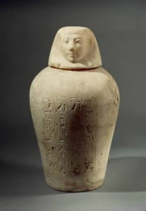 Canopo egiziano in alabastro (Firenze, Museo Archeologico Nazionale).De Agostini Picture Library/G. Dagli Orti