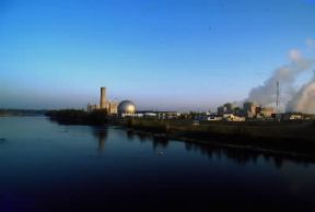 Francia. La centrale nucleare di Avoine-Chinon.De Agostini Picture Library/G. SioÃ«n