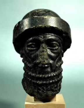 Hammurabi di Babilonia, scultura in diorite scura (Parigi, Louvre).De Agostini Picture Library / G. Dagli Orti