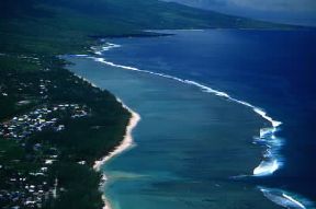 Riunione. Veduta aerea della costa occidentale.De Agostini Picture Library/C. Sappa