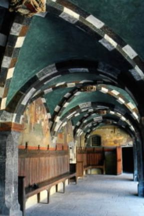 Valle d'Aosta. Scorcio del portico antistante il cortile del castello di Issogne.De Agostini Picture Library/G.P. Cavallero
