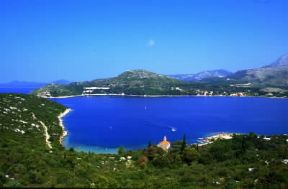 Dalmazia. Una baia nei pressi di Ragusa.De Agostini Picture Library / M. Bertinetti