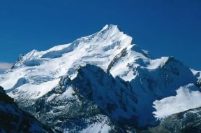 Bolivia . Il Nevado de IllampÃº (6421 m), una delle vette piÃ¹ alte della Cordigliera Reale.De Agostini Picture Library/M.Bertinetti