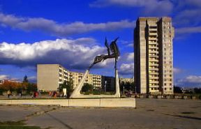 Vilnius. Una piazza nel moderno quartiere di Lazdymai.De Agostini Picture Library/M. Bertinetti