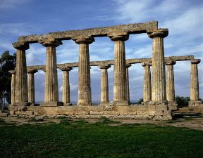 Magna Grecia. Le Tavole Palatine, resti di un tempio dorico del sec. VI a. C. a Metaponto (Basilicata).De Agostini Picture Library/G. Dagli Orti