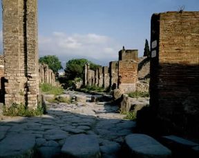 Campania. La via Stabiana a Pompei.De Agostini Picture Library/G. Dagli Orti