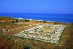 Caulonia. I resti del tempio dorico, nei pressi dell'odierna Monasterace Marina.De Agostini Picture Library/A. De Gregorio