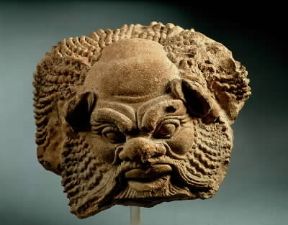 Sileno . Antefissa a testa di sileno in terracotta (sec. V a. C.; Gela, Museo Nazionale).De Agostini Picture Library/G. Dagli Orti