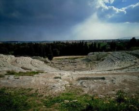 Siracusa . Il teatro greco, nel quartiere di Neapolis.De Agostini Picture Library/G. Dagli Orti