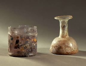 Fenici. Vetri punico-fenici provenienti dagli scavi di Costantina (sec. VII a. C.; Costantina, Museo).De Agostini Picture Library/G. Dagli Orti