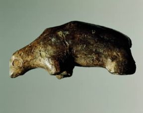 DolnÃ­ Vestonice . Statuetta in argilla e polvere d'osso raffigurante un orso (Brno, Moravske Museum).De Agostini Picture Library/A. Dagli Orti