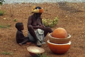 Nigeria. Donna e bambino Fulani.De Agostini Picture Library / M. Bertinetti