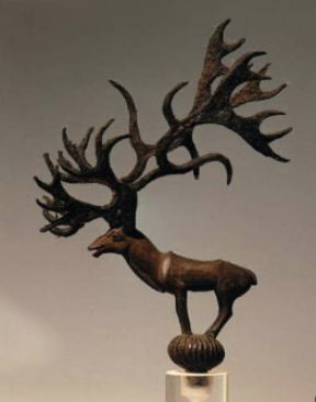 Sciti. Statuetta in legno e pelle raffigurante una renna (San Pietroburgo, Ermitage).De Agostini Picture Library / A. Dagli Orti