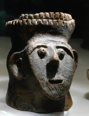 Bithia . Testina votiva in terracotta proveniente dall'antica cittÃ  sarda (III-I sec. a. C., Cagliari, Museo Archeologico Nazionale).De Agostini Picture Library/A. Dagli Orti