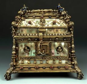 Madreperla. Cofanetto francese del sec. XVI (Mantova, Tesoro del duomo).De Agostini Picture Library/A. Dagli Orti