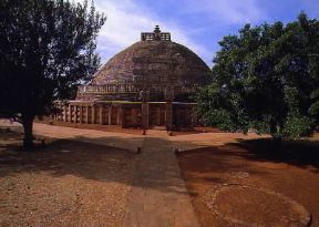 Maurya. Lo stupa n. 1 di Sanchi, edificato nel sec. III a. C.De Agostini Picture Library/G. Nimatallah