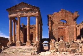Tunisia. Veduta della triade capitolina a SbeÃ¯tla.De Agostini Picture Library/C. Sappa