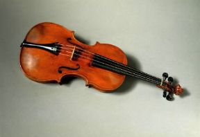 Viola Bimbi (Firenze, Museo del Conservatorio di Musica L. Cherubini).De Agostini Picture Library/G. Nimatallah