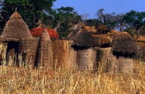 Benin . Un villaggio-fortezza del Nord.De Agostini Picture Library/C. Sappa