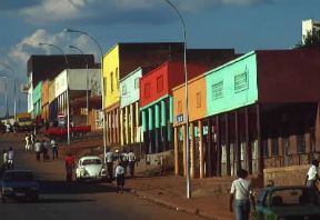 Ruanda. Una strada di Kigali.De Agostini Picture Library / S. Vannini