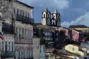 Salvador. Edifici della cittÃ  alta. De Agostini Picture Library / G. SioÃ«n