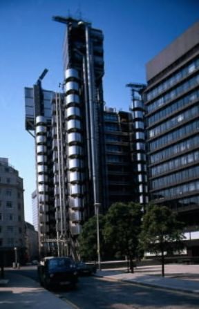 Assicurazione. Sede londinese dei Lloyd's, una delle prime compagnie di assicurazione marittima.De Agostini Picture Library/A. Roggero