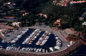 Costa azzurra. Veduta del porto di Le Dramant.De Agostini Picture Library / C. Sappa