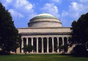 Massachusetts. La Killian Court del Massachusetts Institute of Technology a Cambridge.De Agostini Picture Library/G. Roli