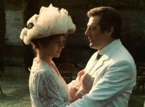 Nikita Michalkov. M. Mastroianni e E. Sofonova nel film Oci ciornie, diretto dal regista russo nel 1987.De Agostini Picture Library