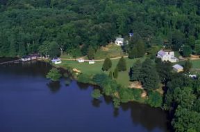 Virginia. Veduta aerea di abitazioni lungo il fiume James nei dintorni di Berkeley.De Agostini Picture Library/G. Roli