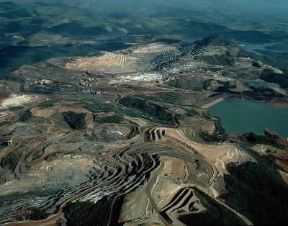Brasile. I giacimenti di ferro di Itabira nello stato di Minas Gerais.De Agostini Picture Library/Pubbliaerfoto