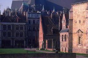 Lilla. Uno scorcio della cittÃ  vecchia.De Agostini Picture Library/D. Staquet